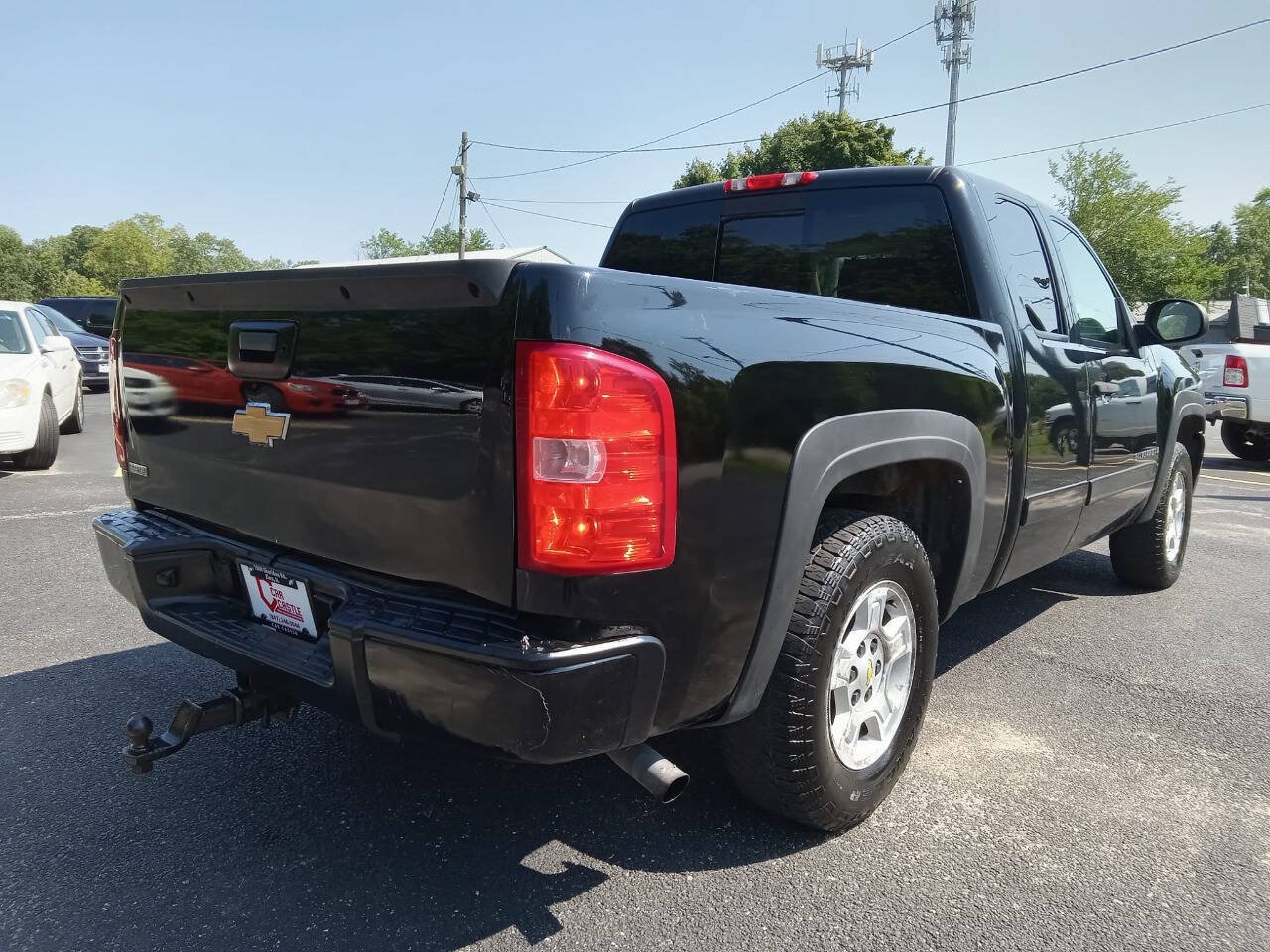 Used 2007 Chevrolet Silverado 1500 LT w/ 1LT Convenience Package AWD/4WD image 6