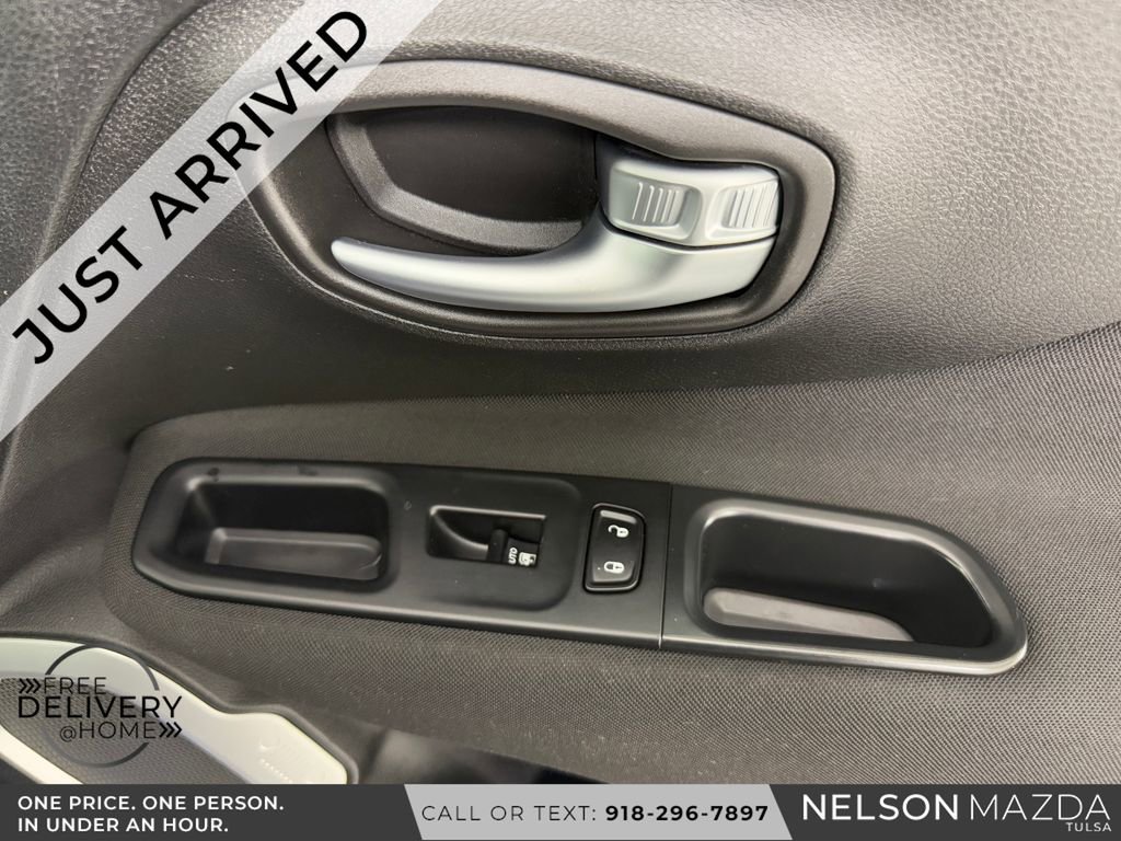 Used 2019 Jeep Renegade Latitude AWD/4WD image 45
