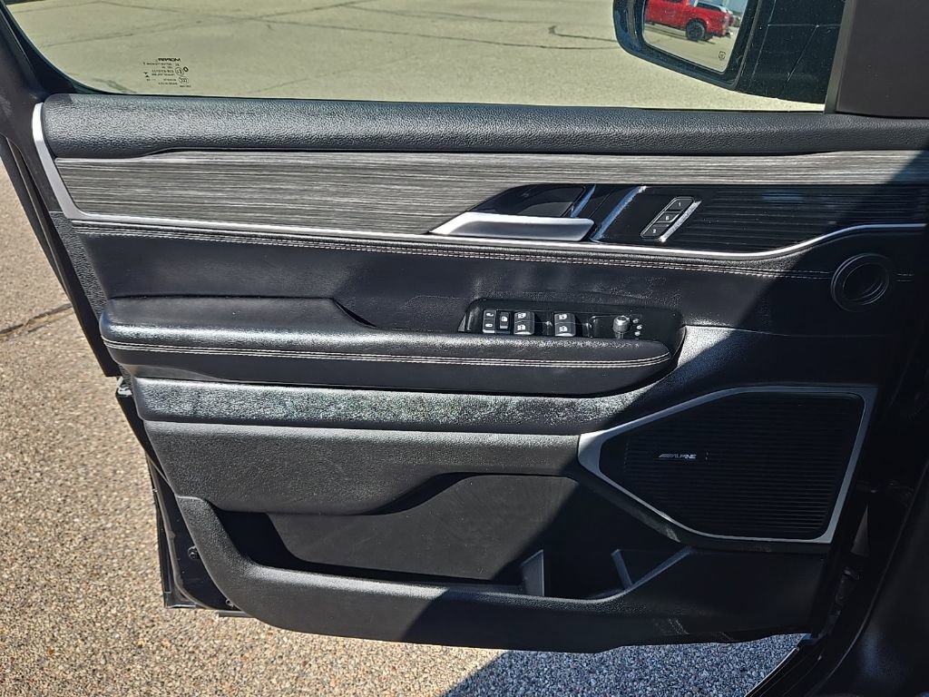 Used 2024 Jeep Wagoneer L Series II w/ Flexible Seating Group image 31