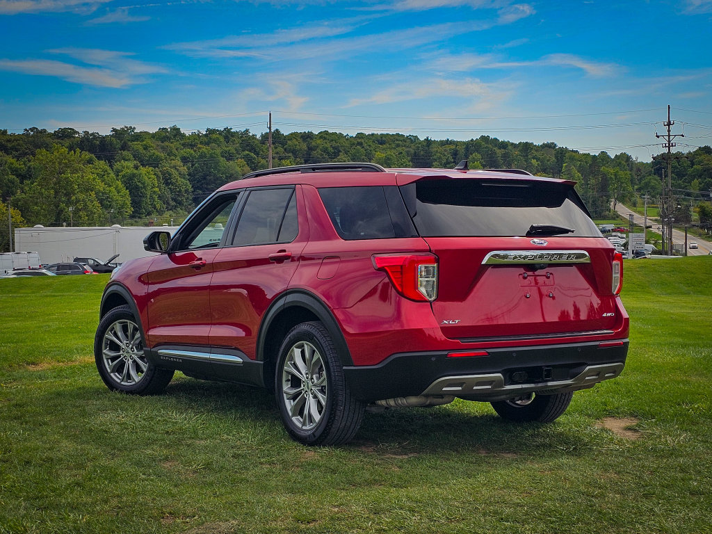Used 2023 Ford Explorer XLT w/ Equipment Group 202A AWD/4WD image 6