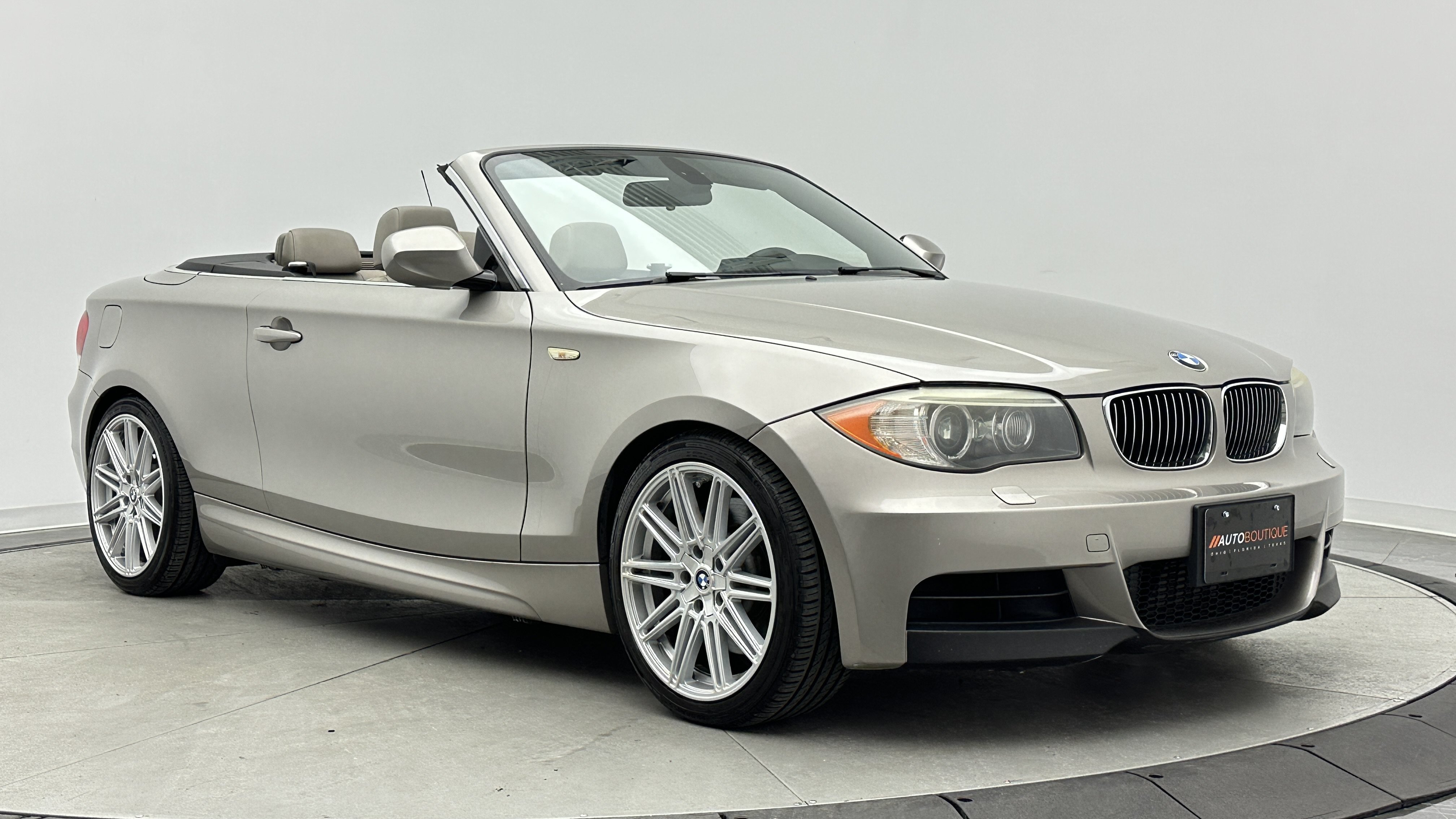 Used 2012 BMW 135i Convertible RWD image 3