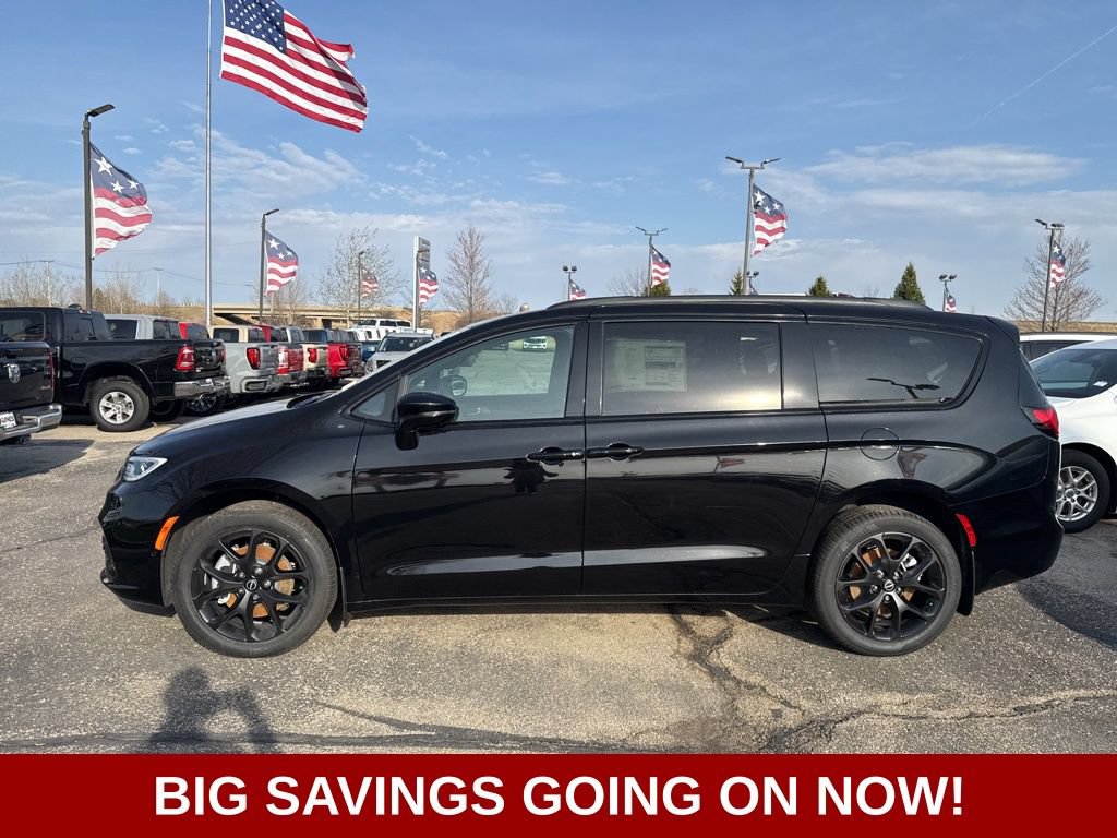New 2026 Chrysler Pacifica Select w/ S Appearance Package AWD/4WD image 7