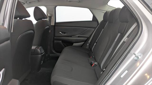 Used 2025 Hyundai Elantra Hybrid FWD image 16