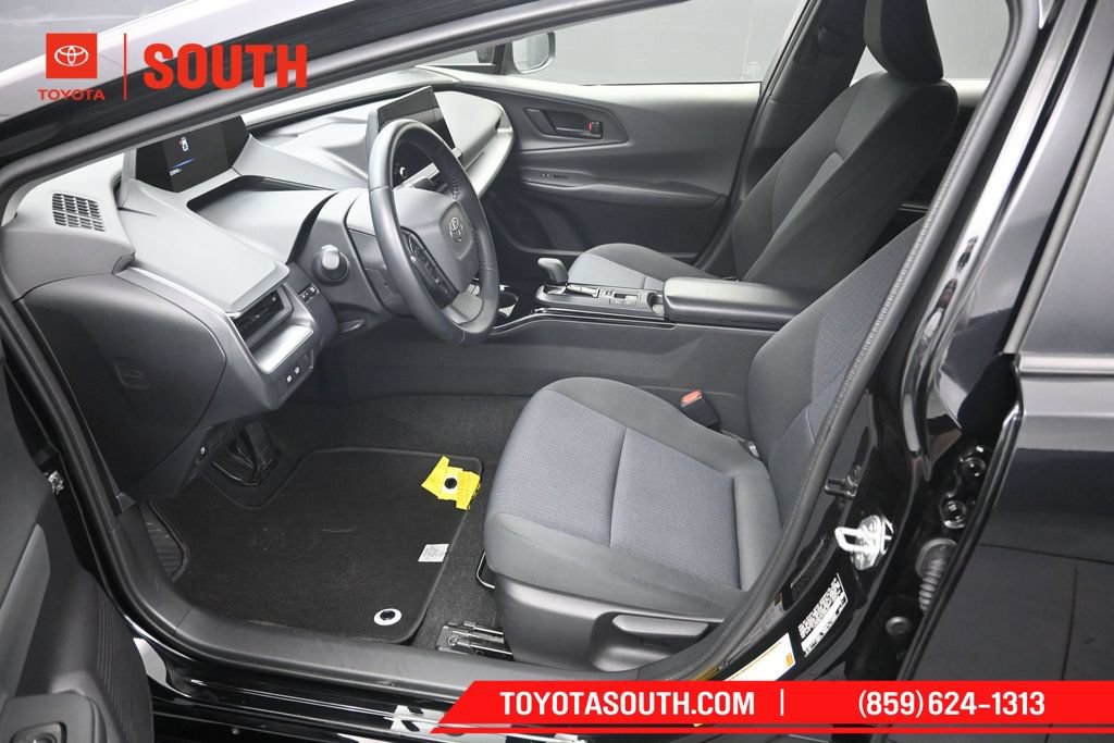 Used 2025 Toyota Prius LE AWD/4WD image 9