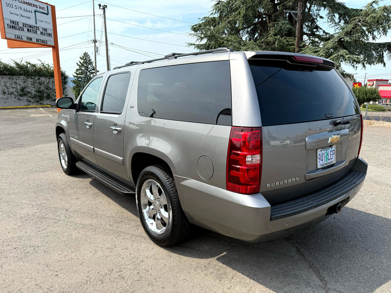 Used 2008 Chevrolet Suburban LTZ w/ LTZ Preferred Equipment Group image 3