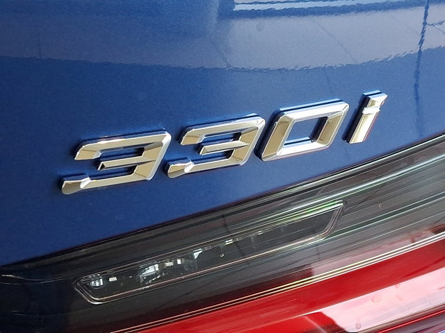 New 2026 BMW 330i xDrive Sedan w/ M Sport Package AWD/4WD image 19