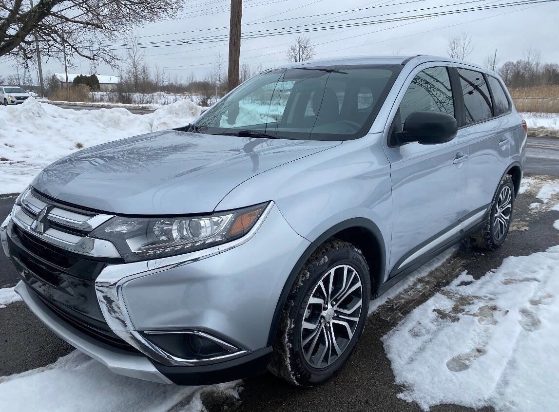 Used 2017 Mitsubishi Outlander ES image 3