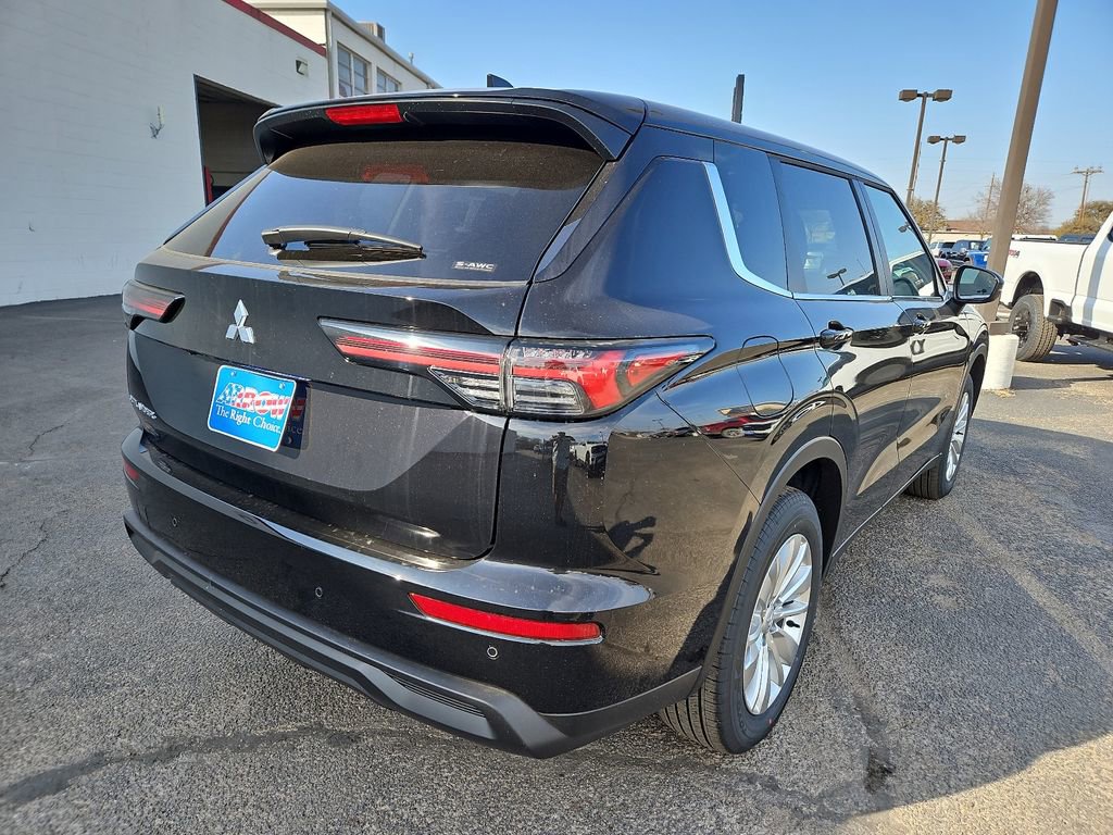 New 2026 Mitsubishi Outlander ES image 12