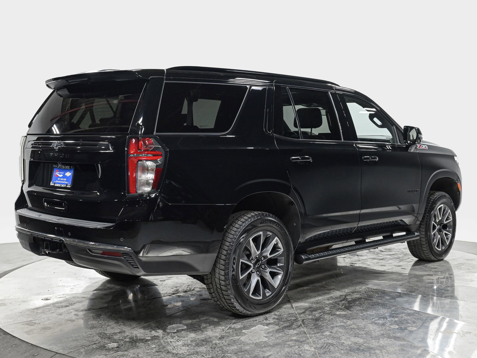 Used 2022 Chevrolet Tahoe Z71 w/ Luxury Package AWD/4WD image 7