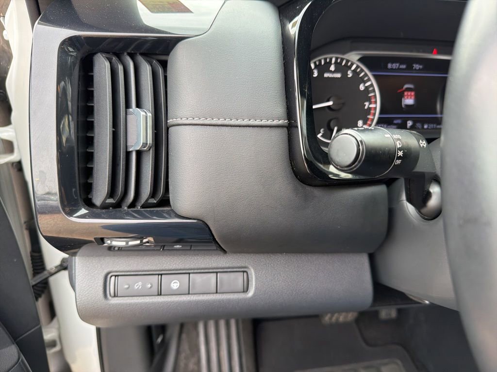 Used 2023 Nissan Pathfinder SV AWD/4WD image 28