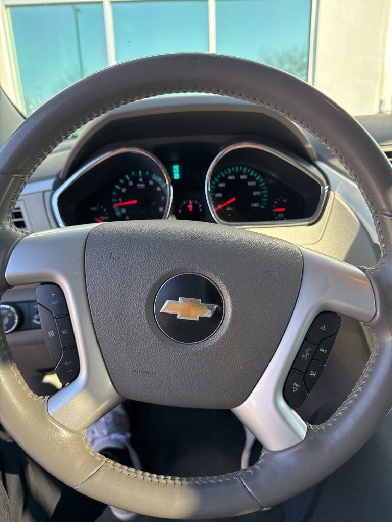 Used 2010 Chevrolet Traverse LT image 9