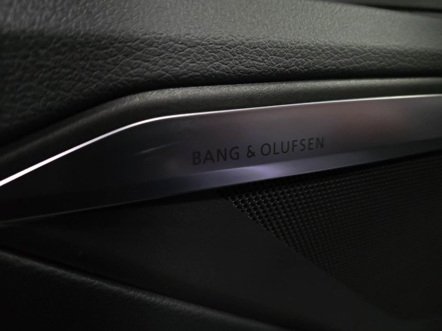 Used 2022 Audi e-tron Premium Plus image 32