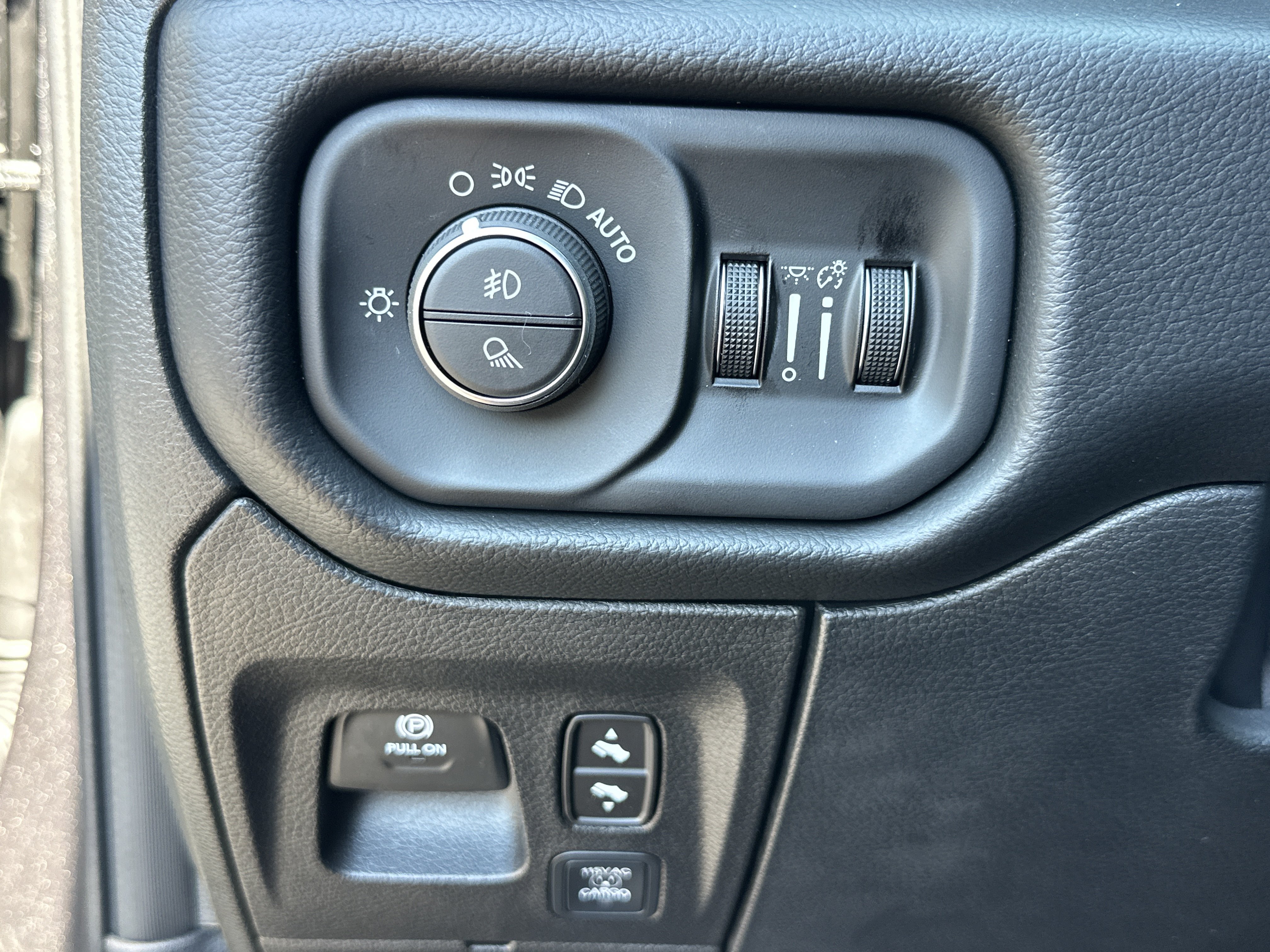 New 2027 RAM 1500 Laramie w/ Night Edition AWD/4WD image 15
