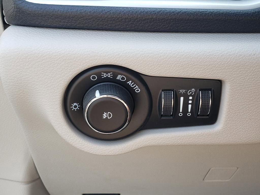 Used 2022 Chrysler Pacifica Touring-L FWD image 26