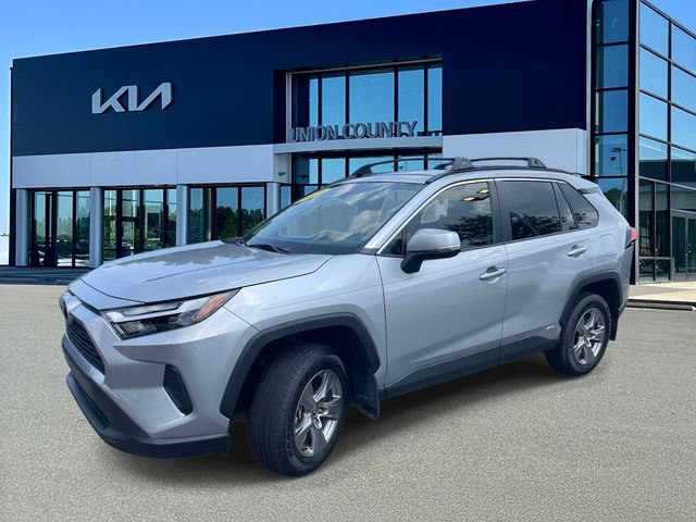 Used 2025 Toyota RAV4 XLE AWD/4WD image 3