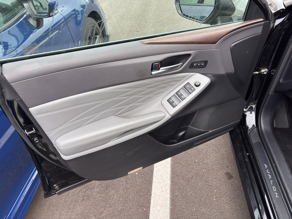 Used 2019 Toyota Avalon Limited w/ Advanced Safety Package FWD image 5