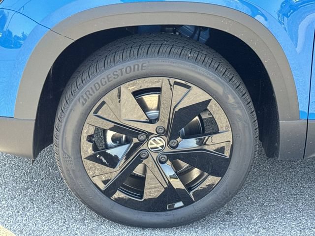 New 2026 Volkswagen Taos SE FWD image 22