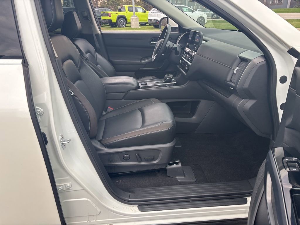 Used 2023 Nissan Pathfinder SL image 33