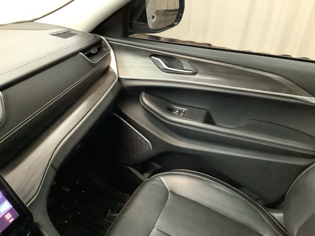 Used 2021 Jeep Grand Cherokee L Limited AWD/4WD image 22