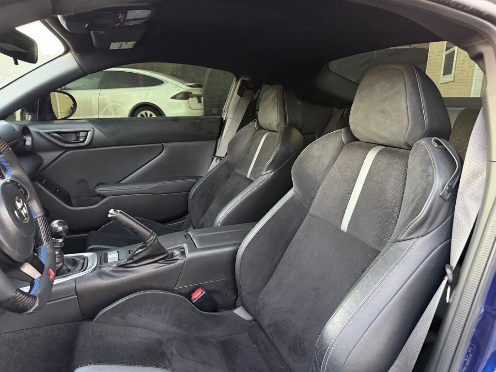 Used 2023 Toyota GR86 Premium w/ ALL Weather Mat Package (TMS) RWD image 10