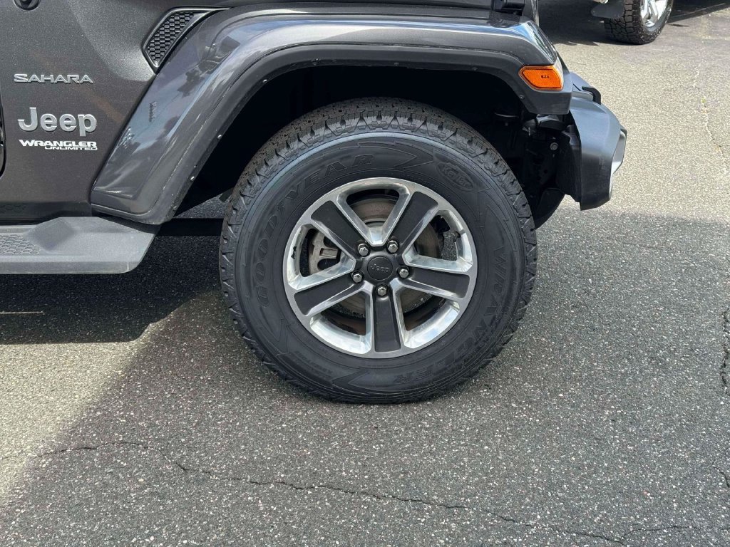 Used 2022 Jeep Wrangler Unlimited Sahara w/ Cold Weather Group AWD/4WD image 9
