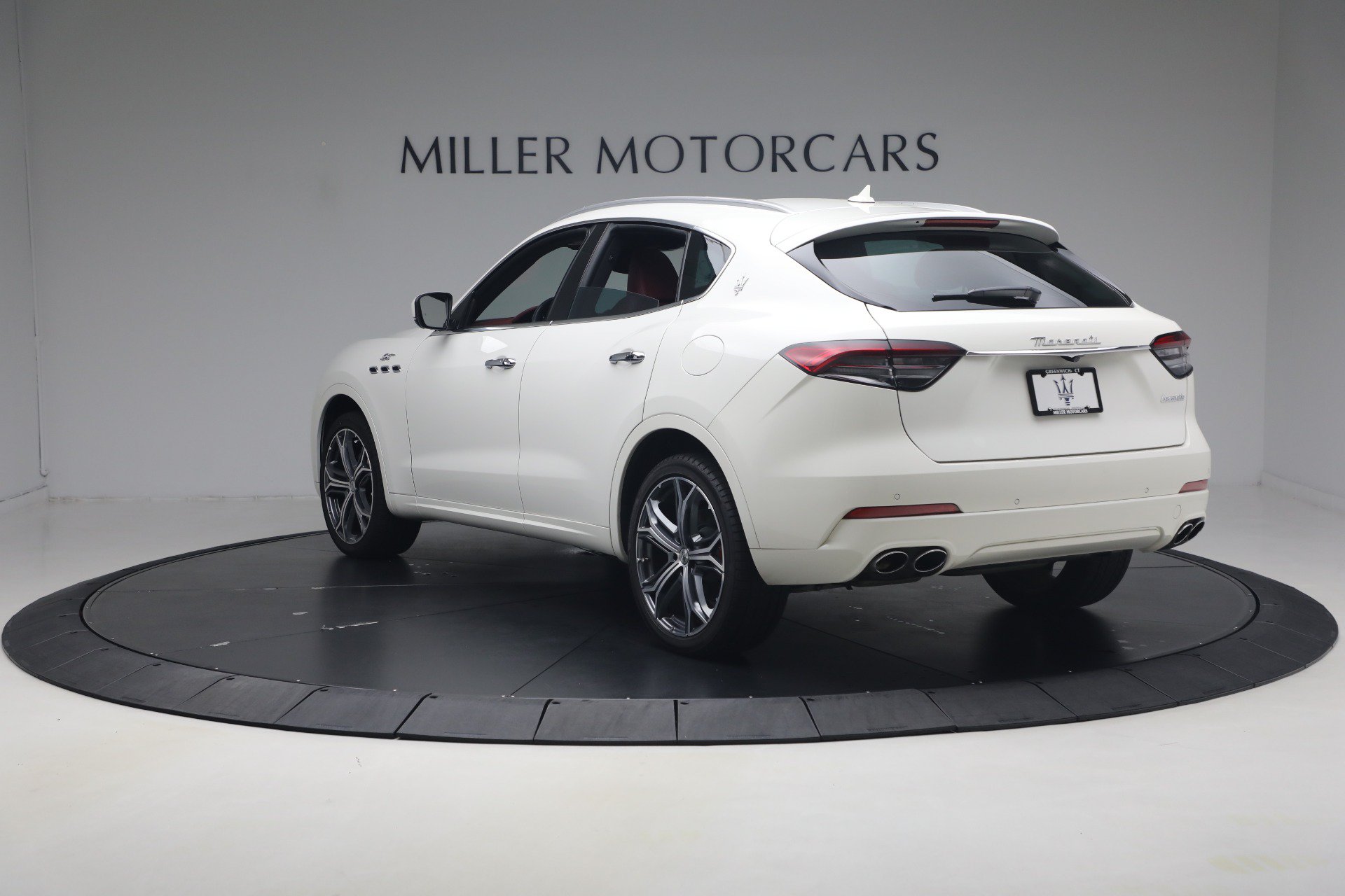Certified 2023 Maserati Levante GT AWD/4WD image 5