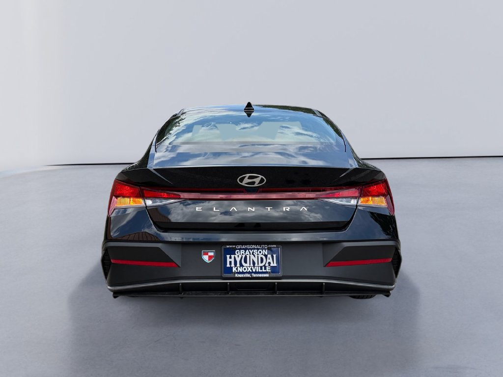 New 2026 Hyundai Elantra SE FWD image 4
