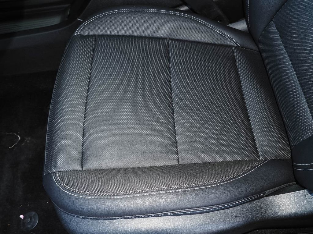 Used 2025 Chevrolet Equinox EV LT w/ Convenience Package FWD image 21