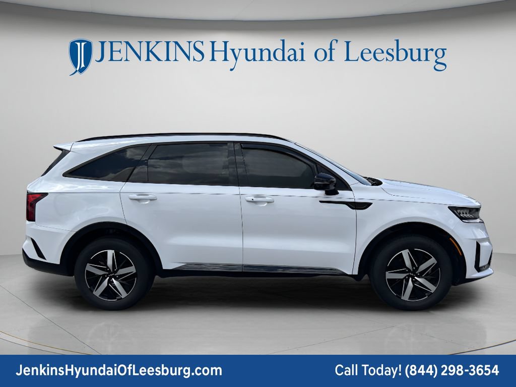 Used 2023 Kia Sorento EX w/ Panoramic Sunroof Package FWD image 3