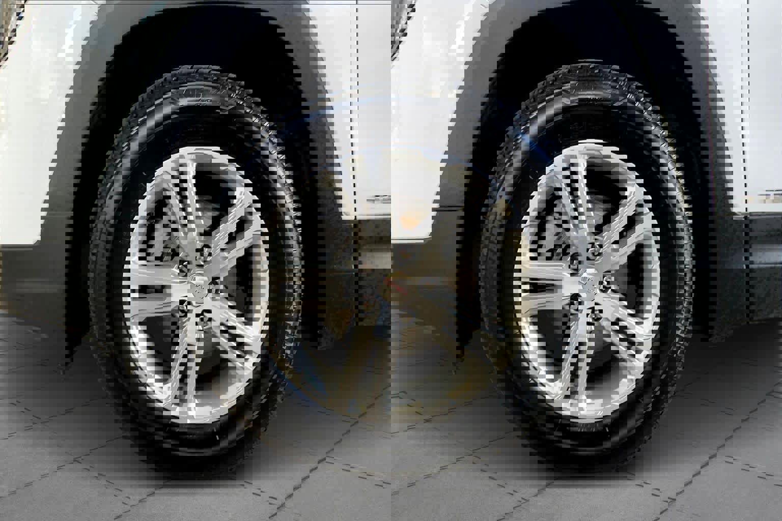 Used 2023 GMC Terrain SLE w/ Driver Convenience Package image 10