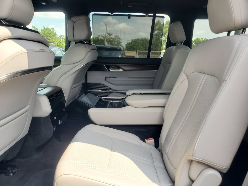 Used 2025 Jeep Grand Wagoneer 4WD image 26