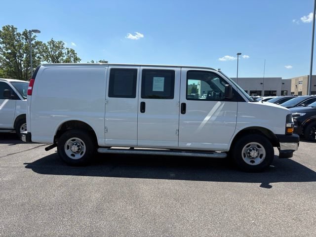 Used 2024 Chevrolet Express 2500 w/ Driver Convenience Package RWD image 9