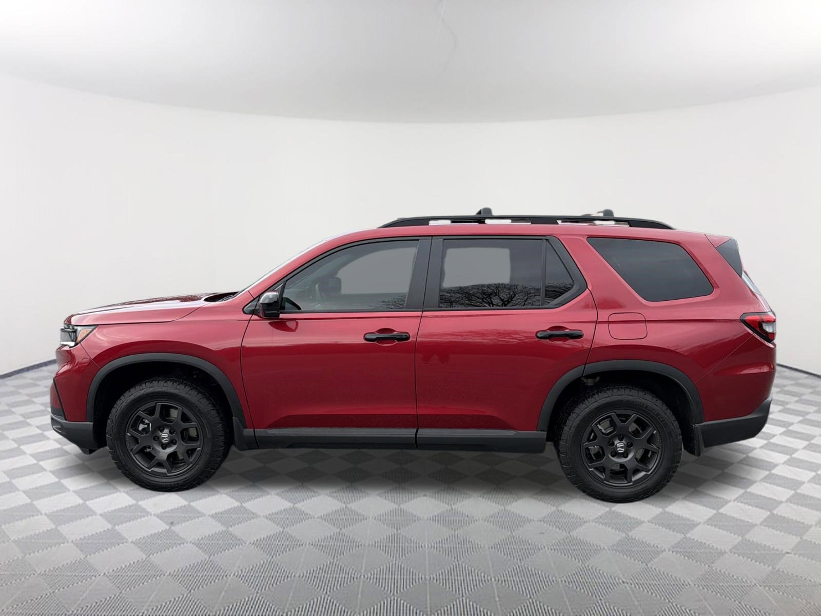 Used 2025 Honda Pilot TrailSport image 9