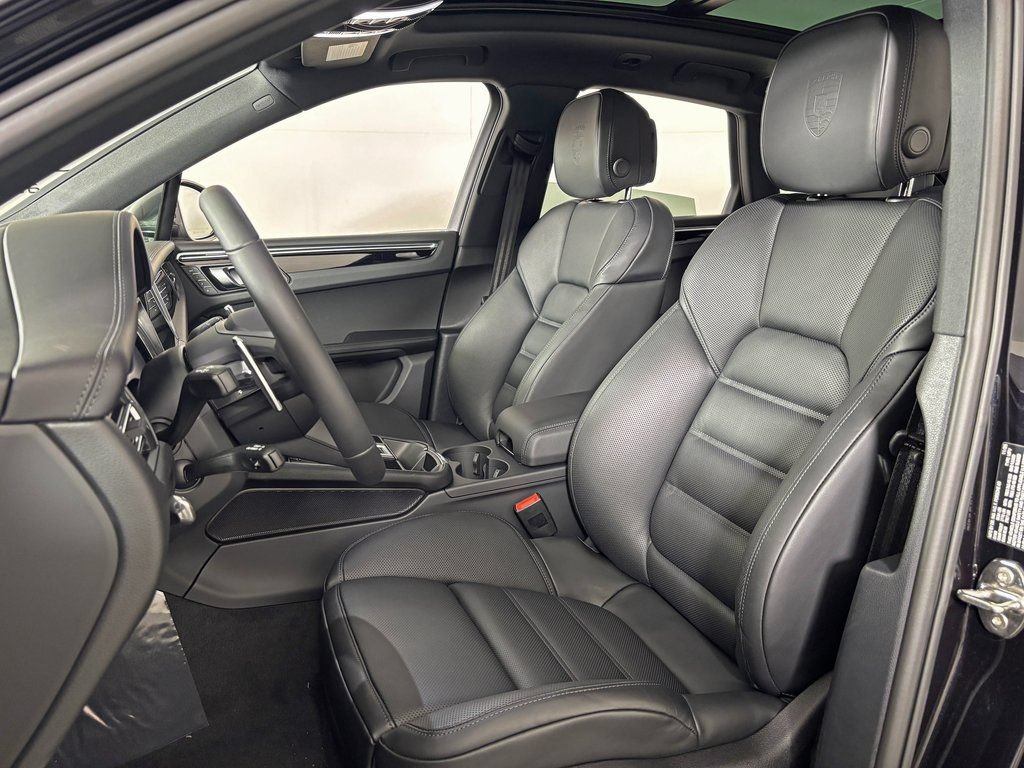 Used 2026 Porsche Macan Turbo AWD/4WD image 5