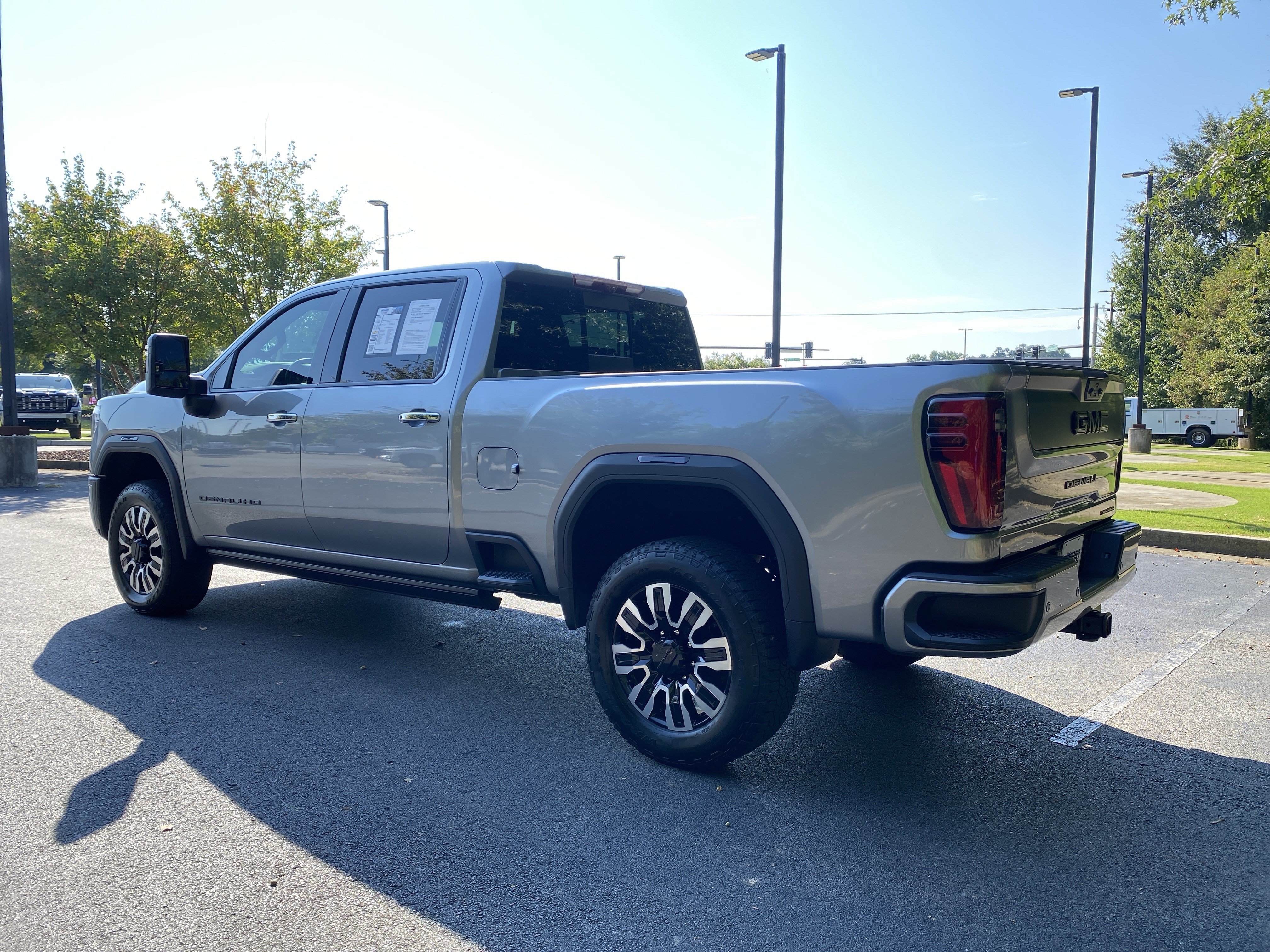 Used 2026 GMC Sierra 2500 Denali Ultimate AWD/4WD image 7