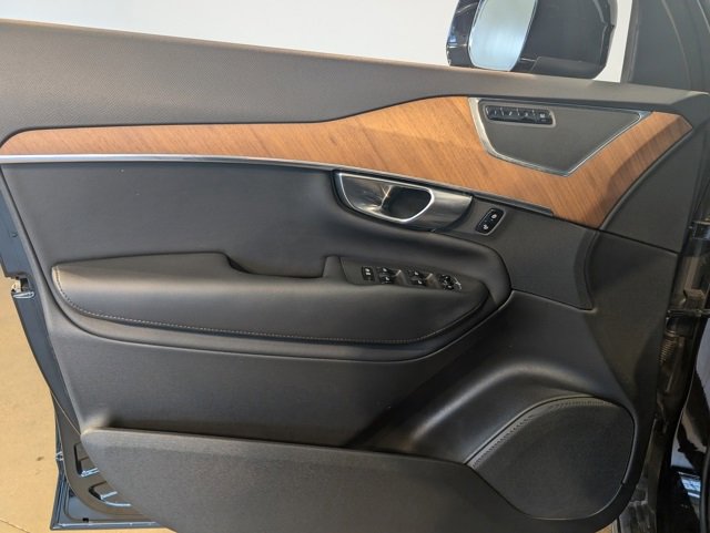 Used 2023 Volvo XC90 B5 Plus w/ Protection Package Premier image 6