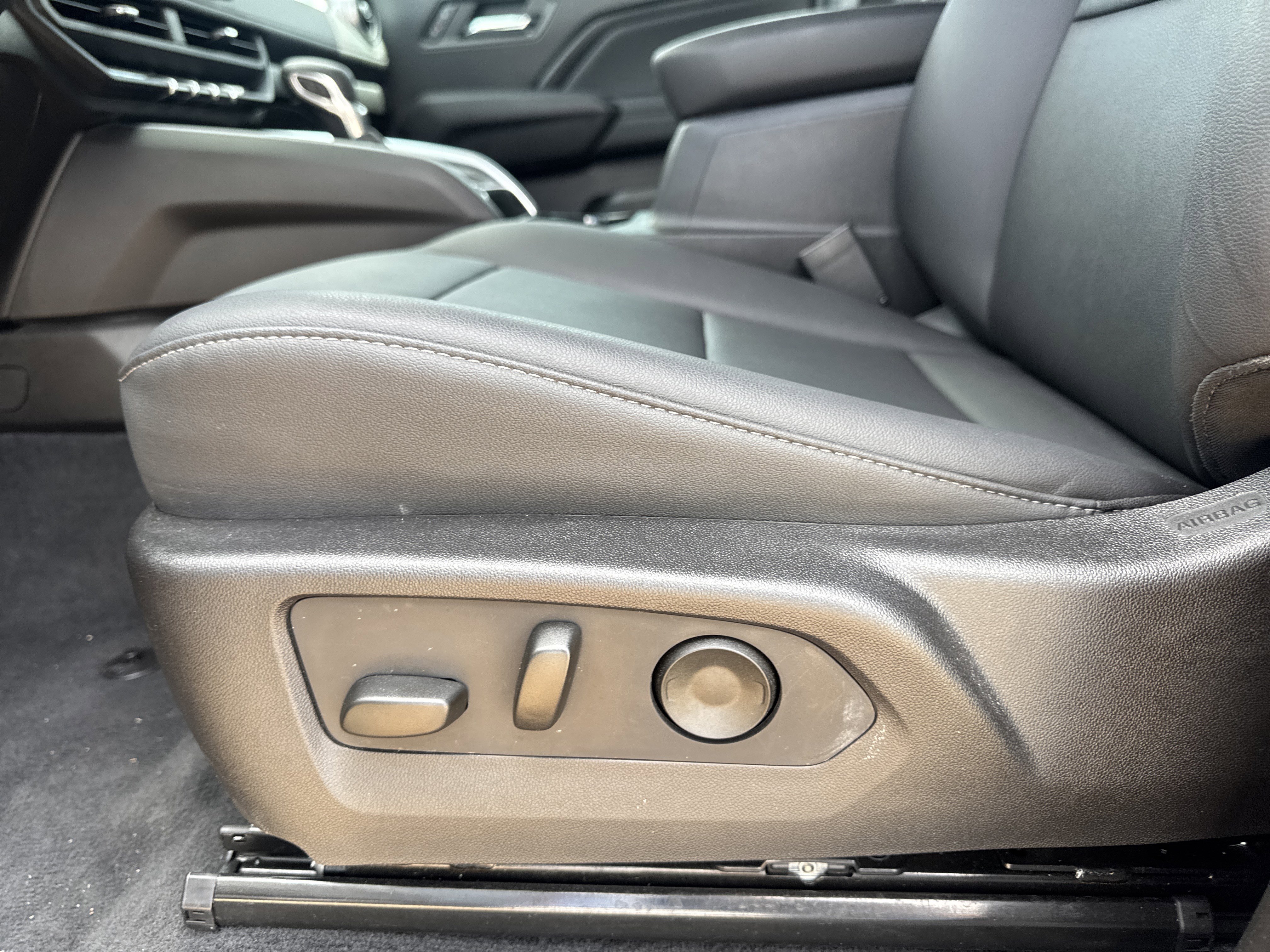 Used 2025 Chevrolet Colorado LT w/ LT Convenience Package image 5