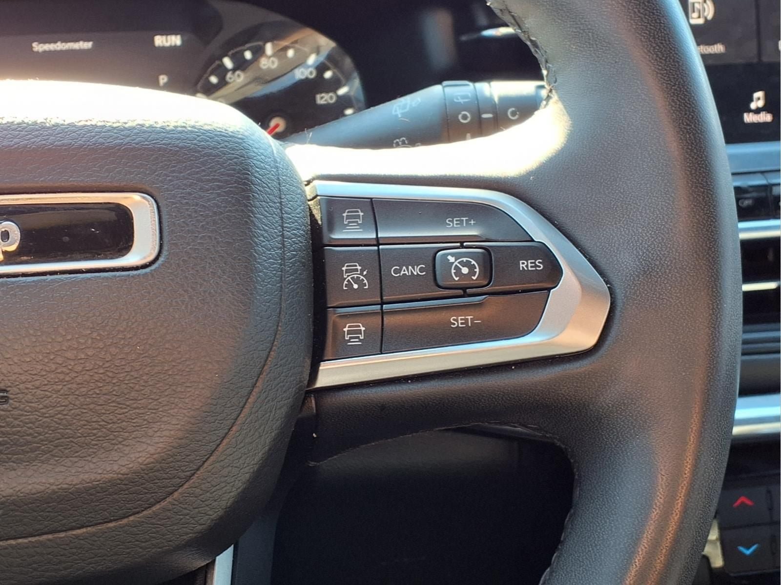 Used 2023 Jeep Compass Limited AWD/4WD image 17