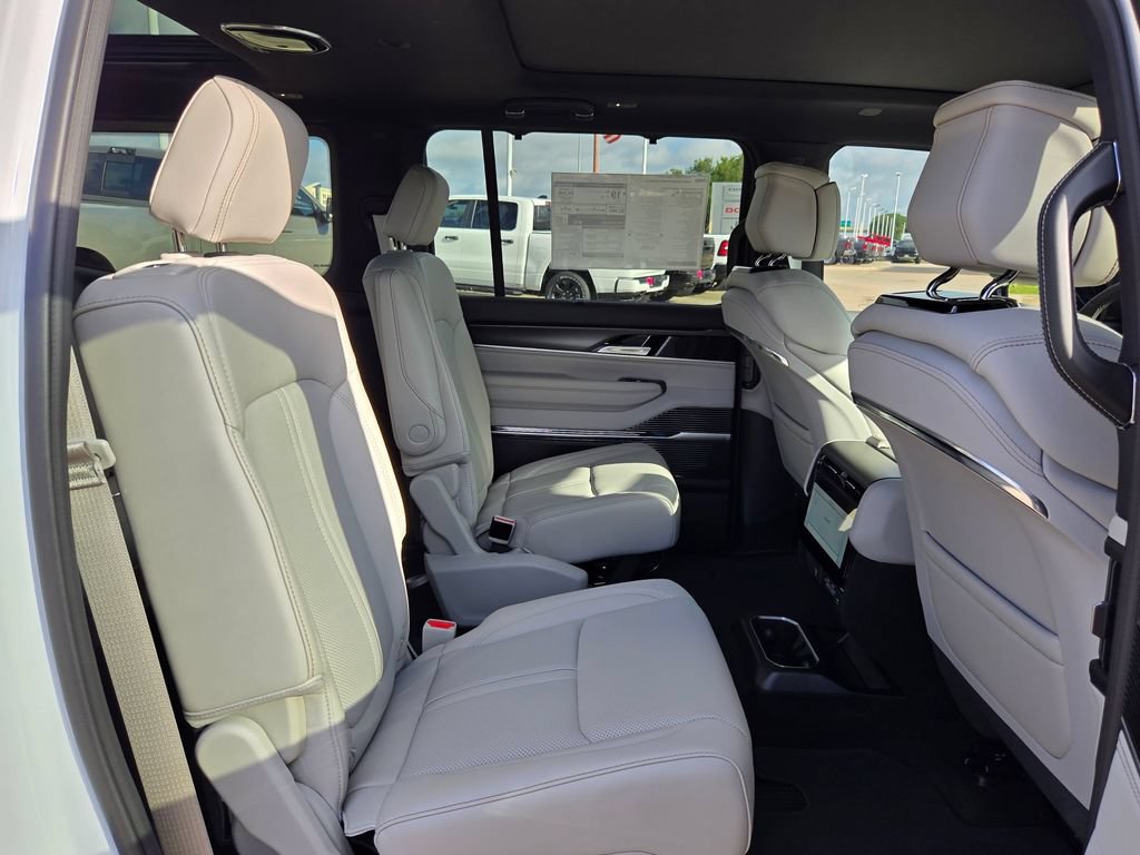 New 2026 Jeep Grand Wagoneer Summit AWD/4WD image 29
