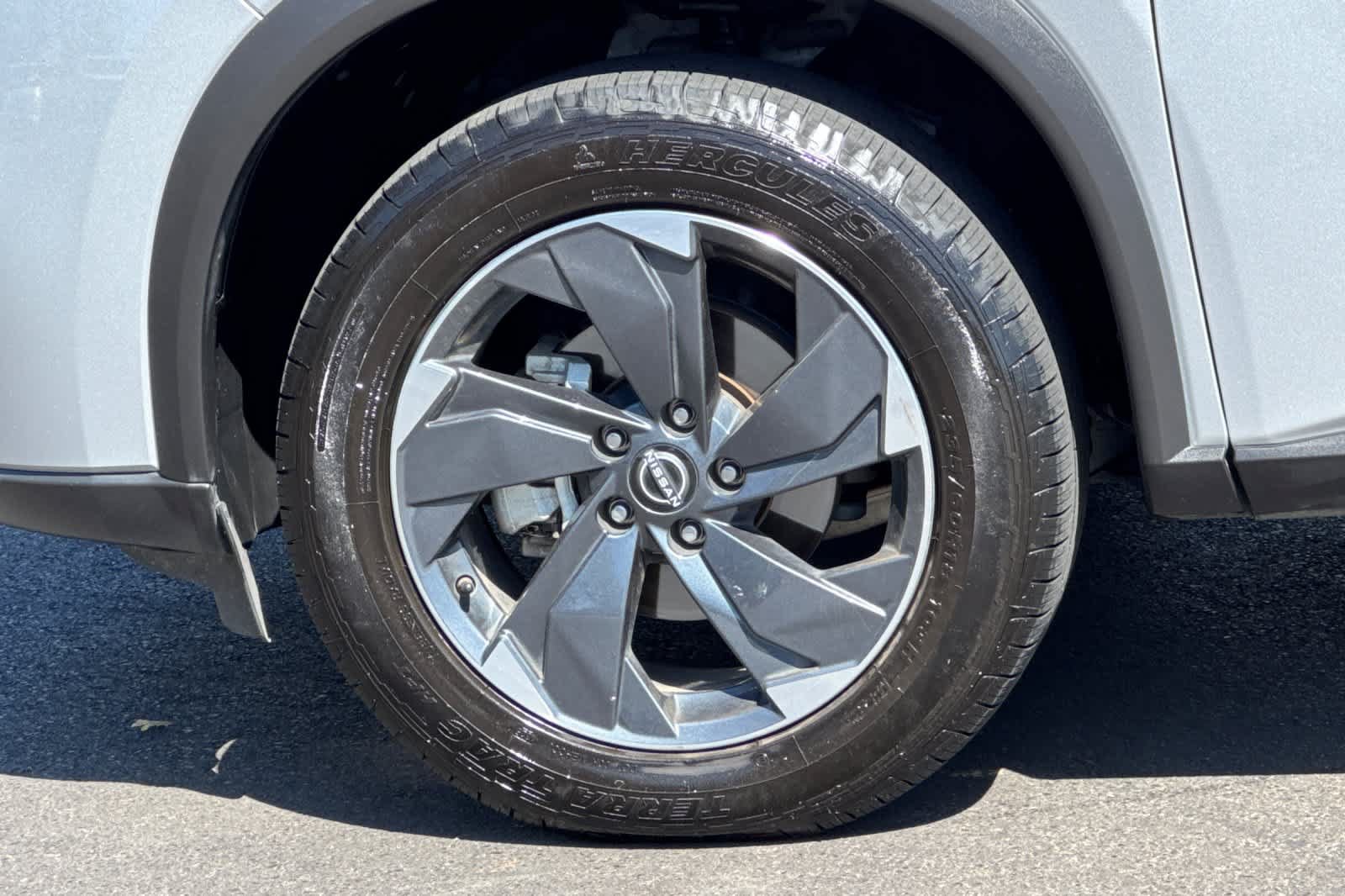 Used 2025 Nissan Rogue SV AWD/4WD image 26
