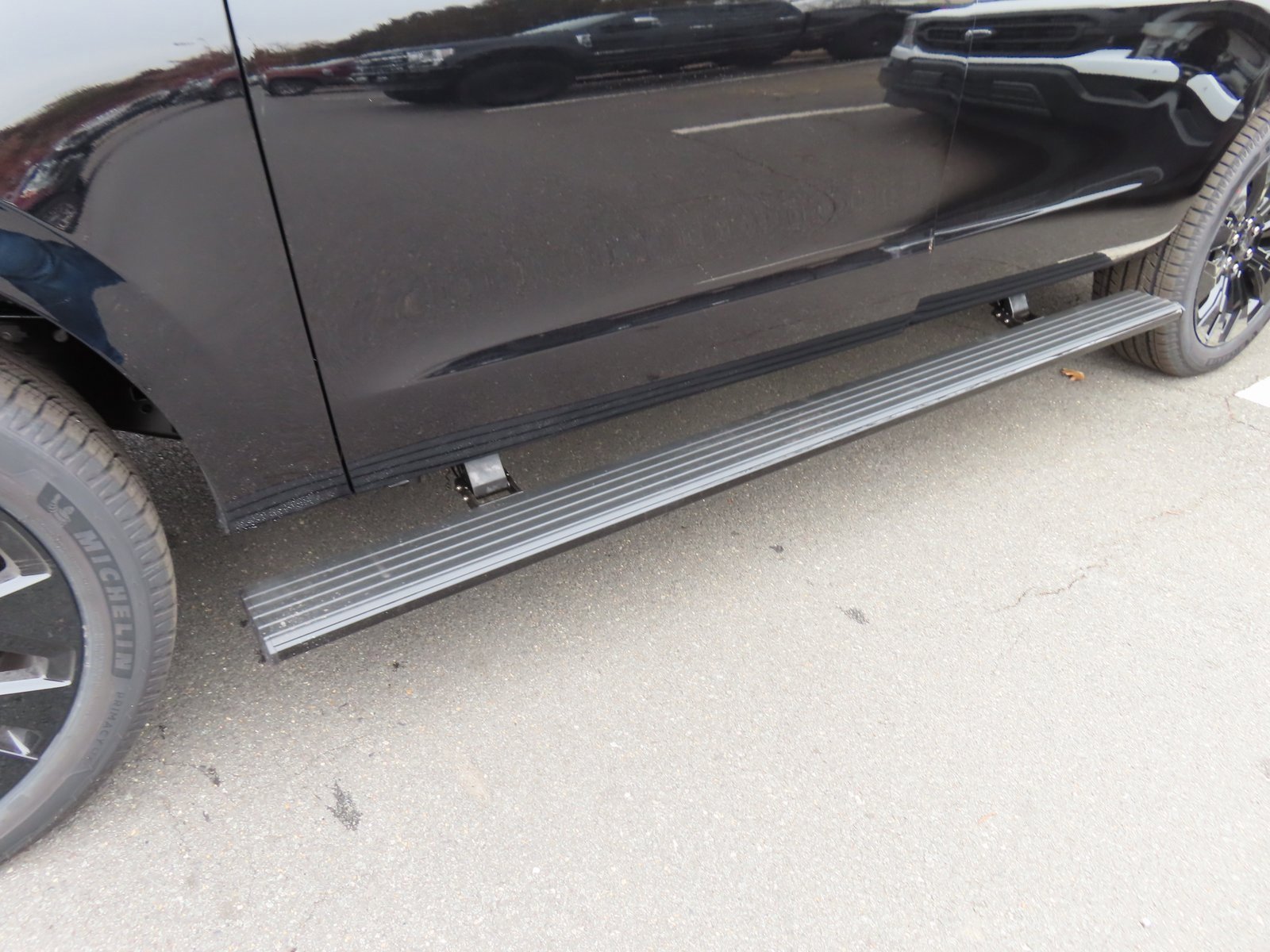 New 2025 Ford Expedition Max Platinum w/ Stealth Appearance Package image 8