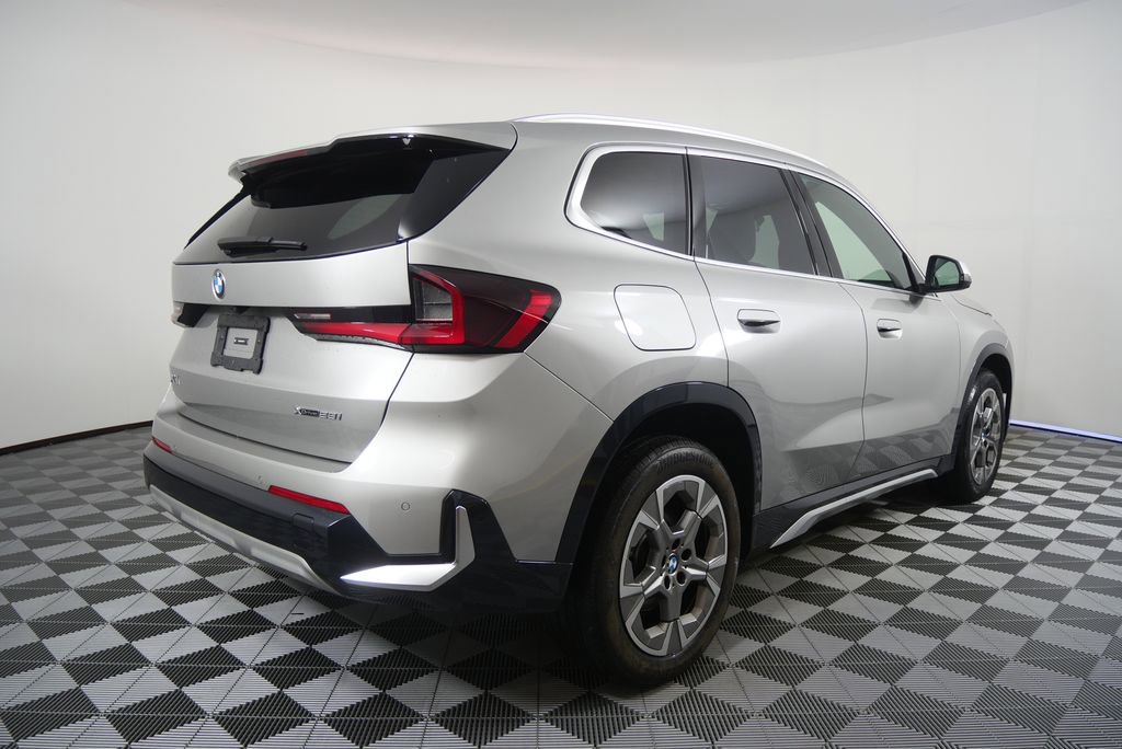 Certified 2023 BMW X1 xDrive28i AWD/4WD image 3