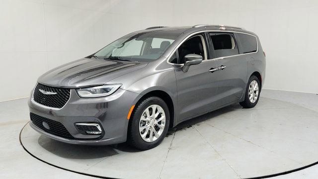 Used 2021 Chrysler Pacifica Touring-L w/ Uconnect Theater Family Group