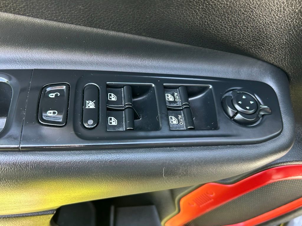 Used 2017 Jeep Renegade Trailhawk AWD/4WD image 14