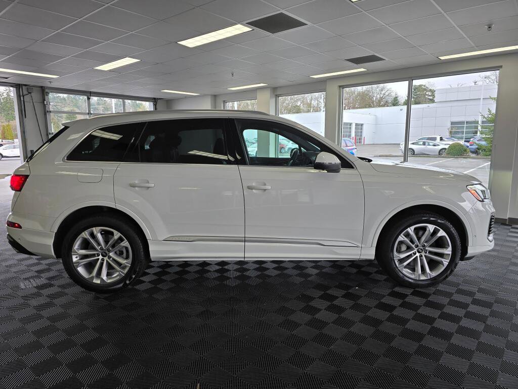 Used 2025 Audi Q7 3.0T Premium Plus image 3