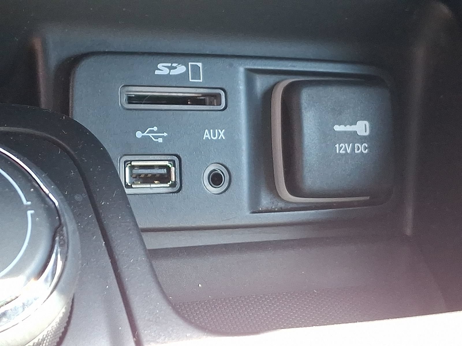 Used 2018 Jeep Cherokee Limited AWD/4WD image 23