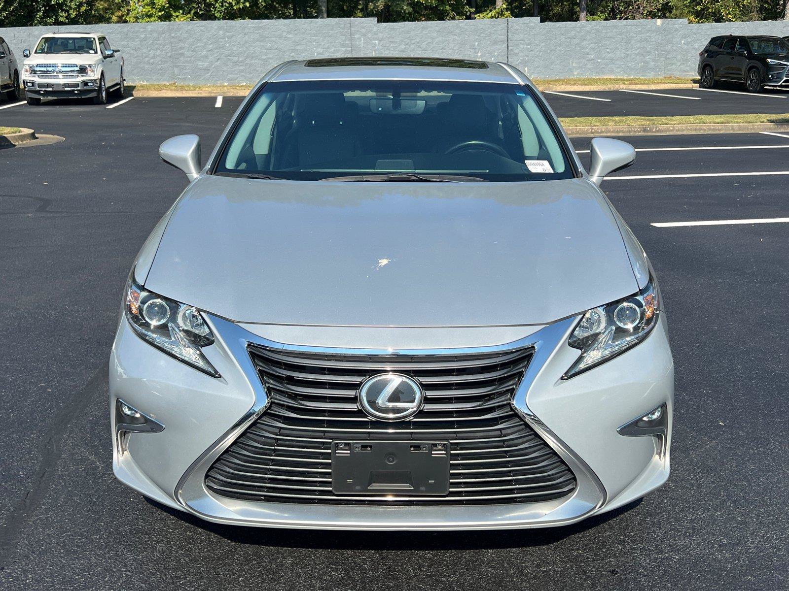 Used 2016 Lexus ES 350 w/ Accessory Package FWD image 2