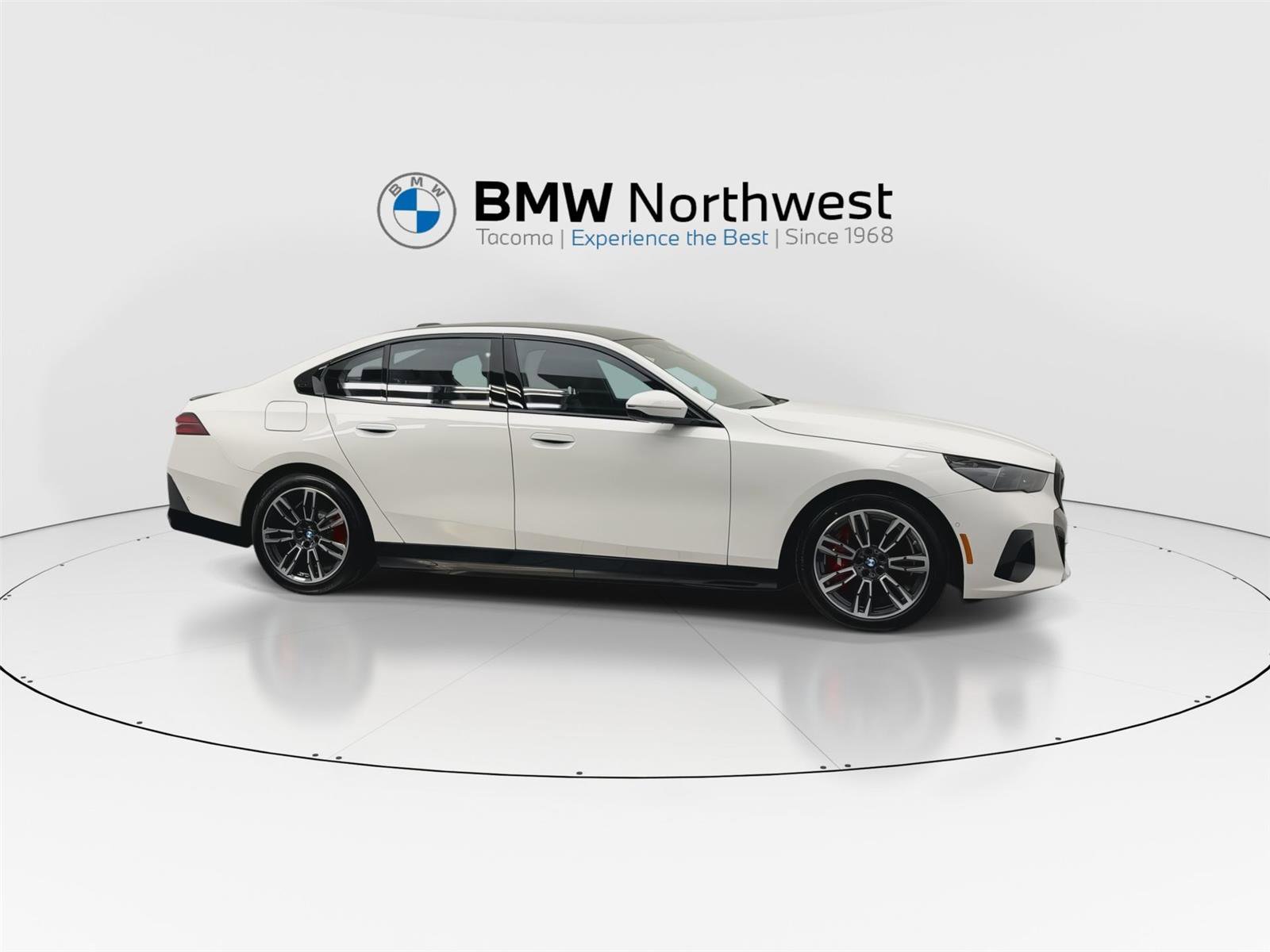 New 2026 BMW 550e xDrive w/ Premium Package AWD/4WD image 5
