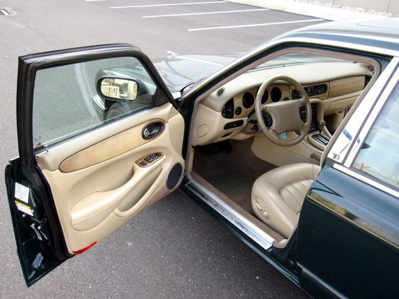 Used 2000 Jaguar XJ8 RWD image 16