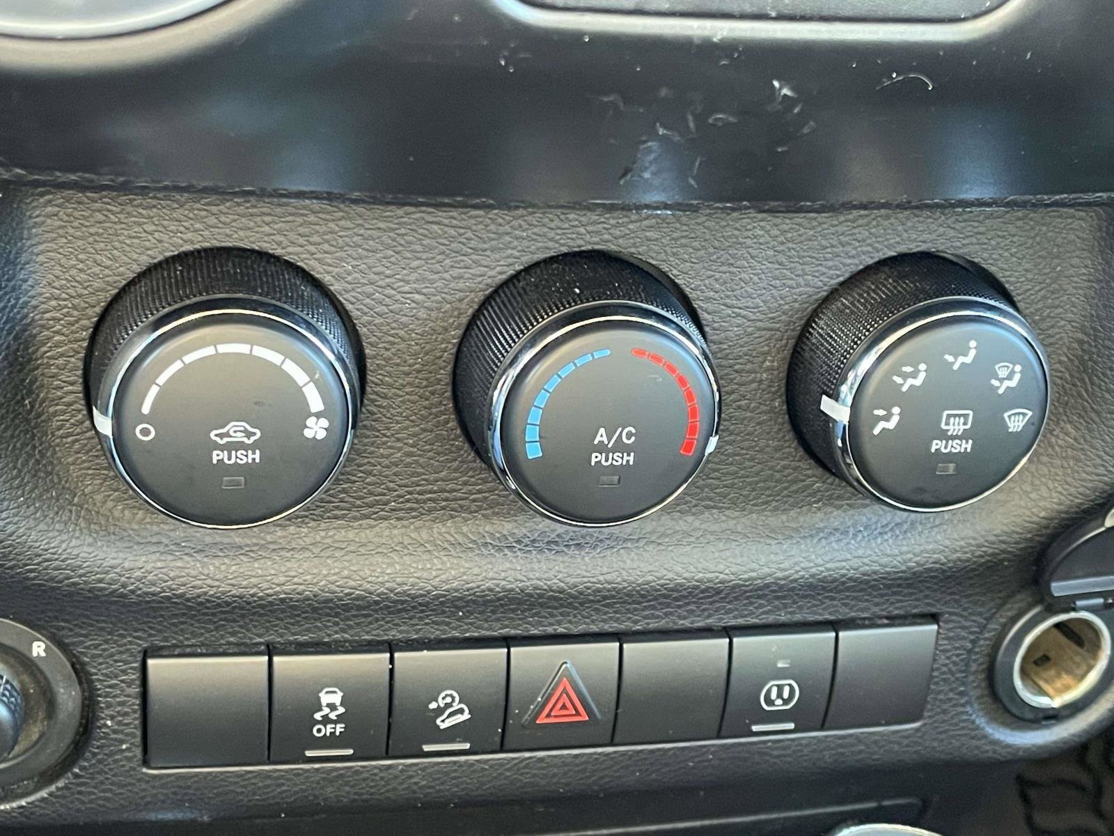 Used 2013 Jeep Wrangler Unlimited Rubicon image 10